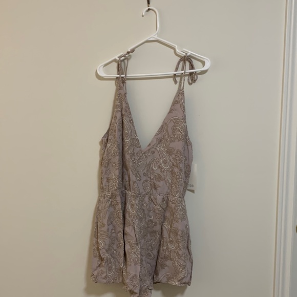 TOBI MEDIUM PAISLEY PRINT ROMPER - Picture 2 of 2
